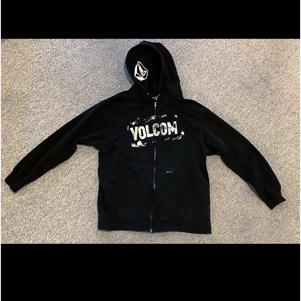 🚨NOT FOR SALE🚨 VINTAGE VOLCOM ZIP UP HOODIE, GENTLY USED, LIKE NEW.